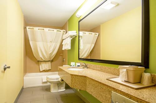 Quality Inn & Suites Glenmont - Albany South - image 5