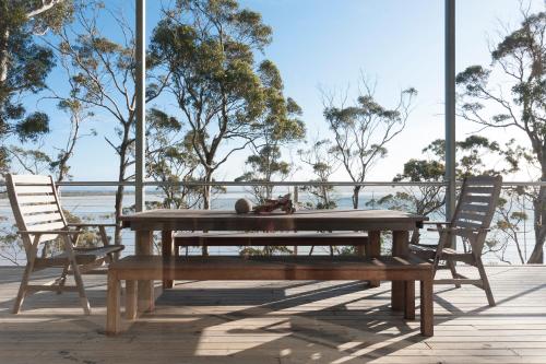 Erkély/terasz, Baragoola Retreat - Luxury Waterfront Property in Sandford