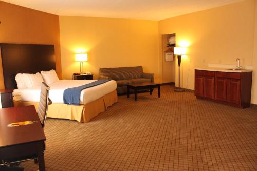 Holiday Inn Express Lewisburg - New Columbia, an IHG Hotel