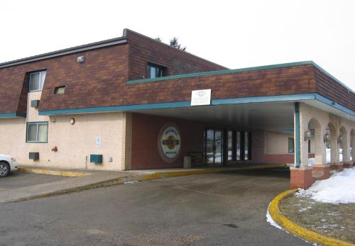 ทางเข้า, โคโลเนียล อินน์ (Colonial Inn) in แบรนดอน (MB)