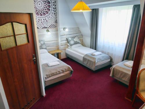3 twin beds