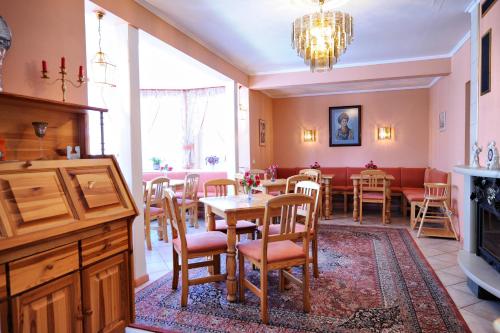 Restaurant, Villa Johanna Guesthouse in Parnu