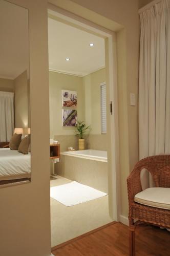 Bamboo Guest House Room Type - Twin/Double Room