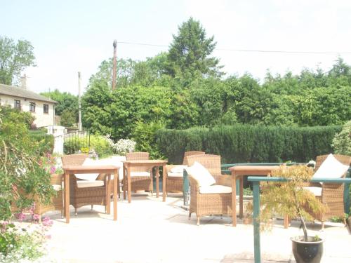 Yalbury Cottage - image 2