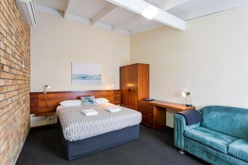 Albany Holiday Units Albany Holiday Units is conveniently located in the popular Albany area. The property features a wide range of facilities to make your stay a pleasant experience. To be found at the hotel are faciliti