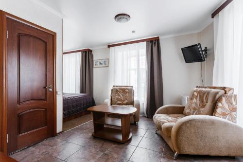 Dolce Vita Dolce Vita is conveniently located in the popular Tsentralny District area. The hotel offers a wide range of amenities and perks to ensure you have a great time. Service-minded staff will welcome and 