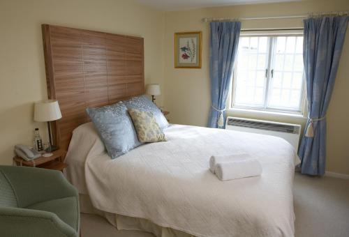 Yalbury Cottage - image 2