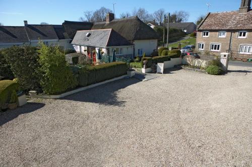 Yalbury Cottage - image 12