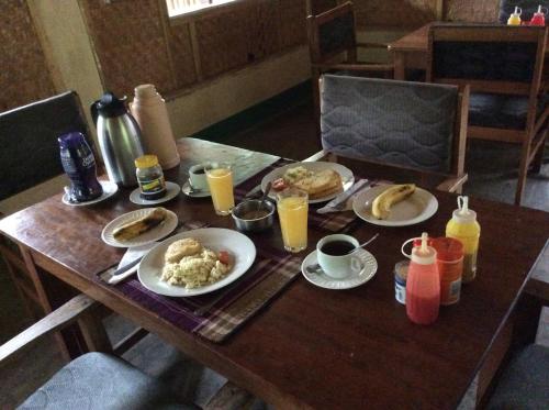 Jídlo a nápoje, Ruboni Community Camp in Kasese