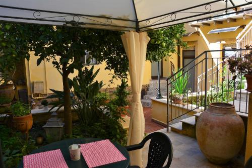 B&B Il Melograno Antico con Terrazza e Giardino