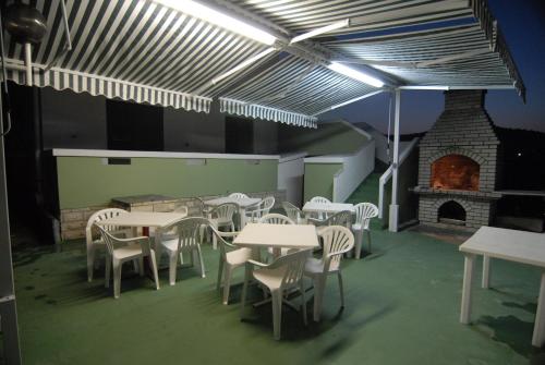 Apartments Lonić - image 5