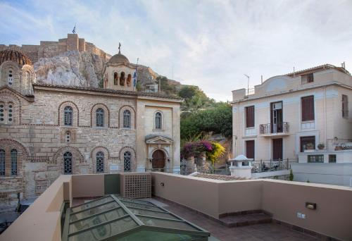 Tripodon Plaka In the shade of Acropolis by GHH, Ateny