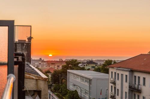Sunset Relaxing Apt with terrace, parking & bikes, Porto