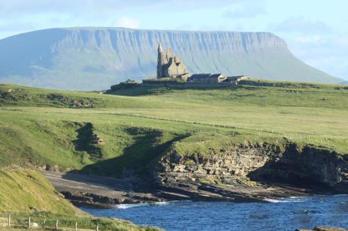 Armada Lodge Seashore Holiday Apartment in Dunglow