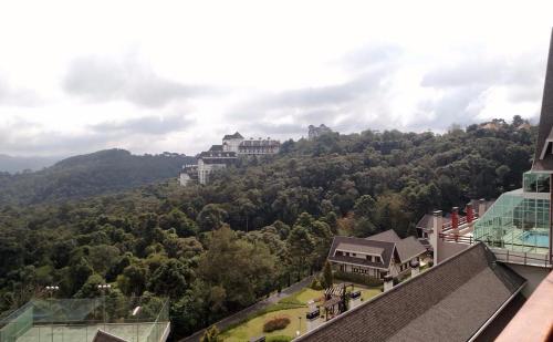 Apartment with Mountain View image 5