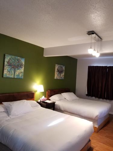 Sun Plaza Motel - Accommodation - Sundre