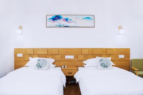 2 twin beds