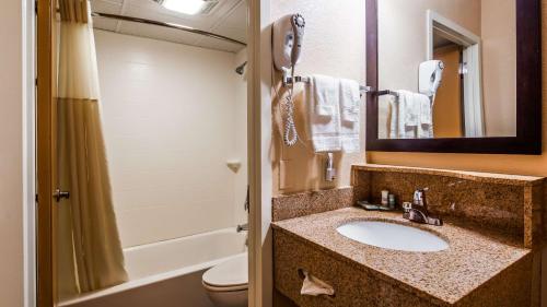 Best Western Cape Cod Hotel - image 9