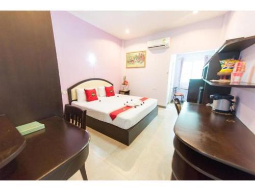 Feelathome Set in a prime location of Chiang Rai, Canaan Place puts everything the city has to offer just outside your doorstep. The property features a wide range of facilities to make your stay a pleasant expe