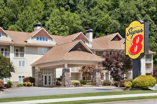 Super 8 by Wyndham Cherokee - Hotel