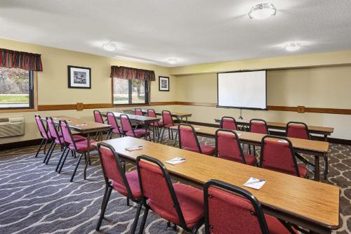 AmericInn by Wyndham Burlington - image 5