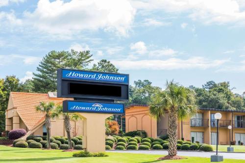 Howard Johnson by Wyndham Athens in Athens, USA