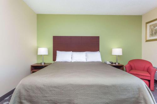 Howard Johnson by Wyndham Athens in Athens, USA