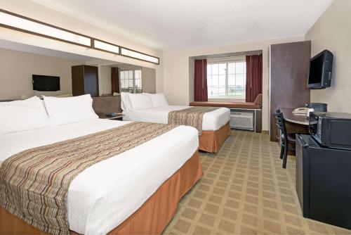 2 queen beds