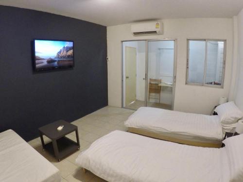 %name Vinyl House Phuket ภูเก็ต