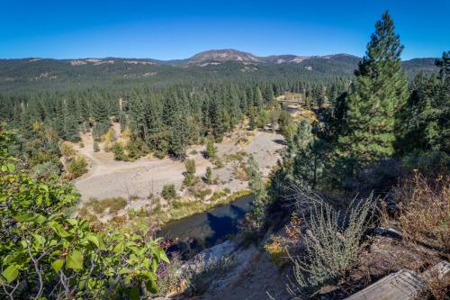 Mountain and River View Cliff House - image 7