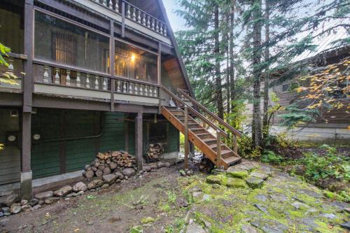 Hyak Duplex Cabin