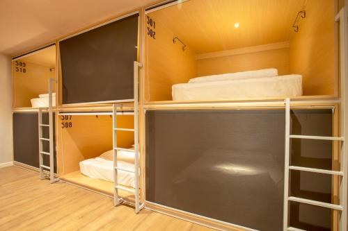 Yote 28 Room Type - 1 Double Bed in 6-Double Bed Dormitory - Mixed