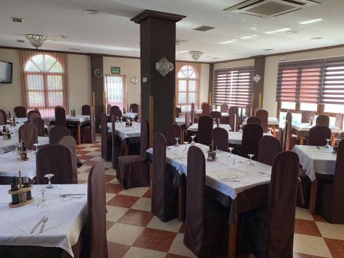 Hotel-Restaurante la Loma - main image