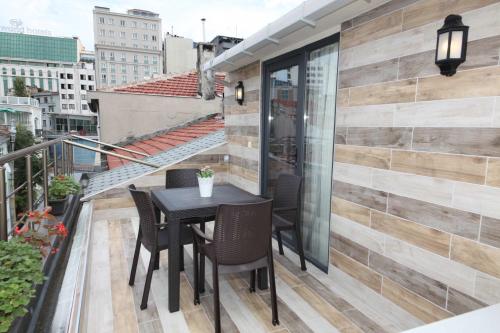 Corner Suite - image 5