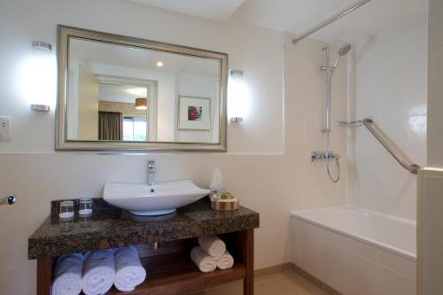 room detail thumbnail 2