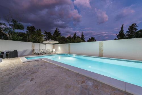 Villa Star 3 luxury apartment with a pool