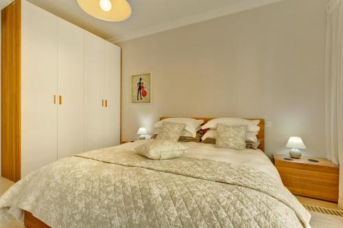 Luxury Apartment inc Pool & Views - image 8