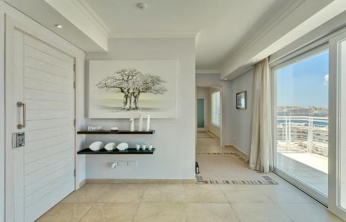 Luxury Apartment inc Pool & Views - image 7