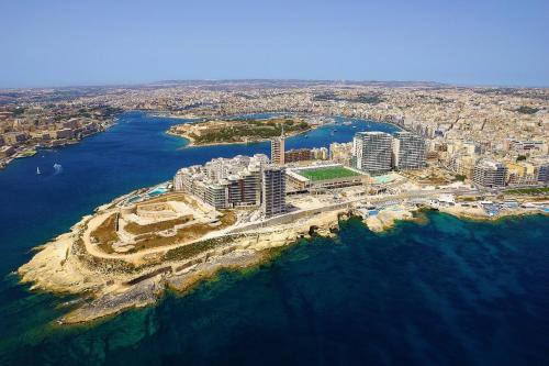 Luxury Apartment inc Pool & Views - main image