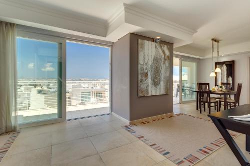 Luxury Apartment inc Pool & Views - image 4