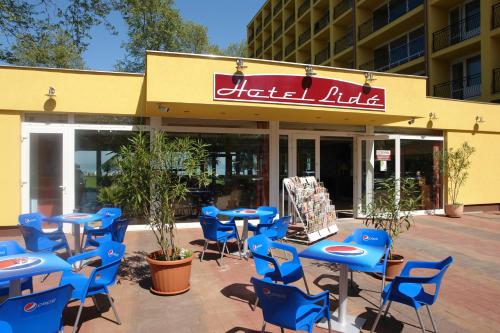Entrance, Hotel Lido in Siofok