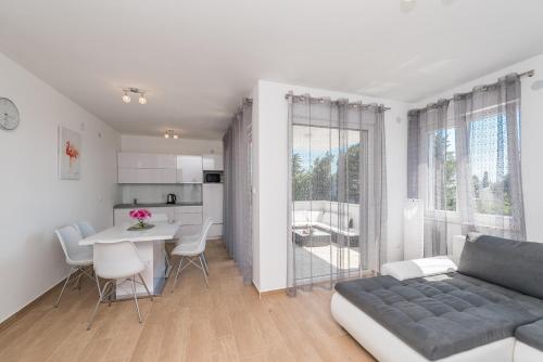 Villa Star 4 luxury apartment with a pool - image 8
