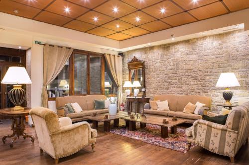 Country Club Hotel & Suites, Mikro Chorio