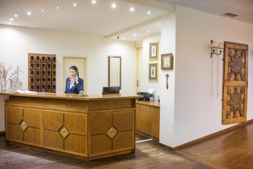 Front desk [24-hour]