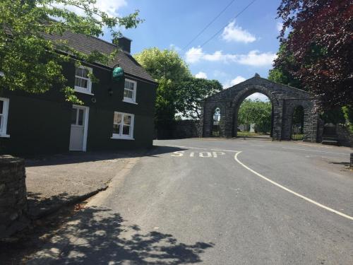 Carey's Bar & Farmhouse Kilkenny Border