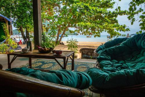 Restoran, Lost and Found in Koh Rong Sanloem