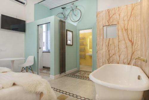 Romantic Vintage Colosseum Suite, Rome (photo 3)