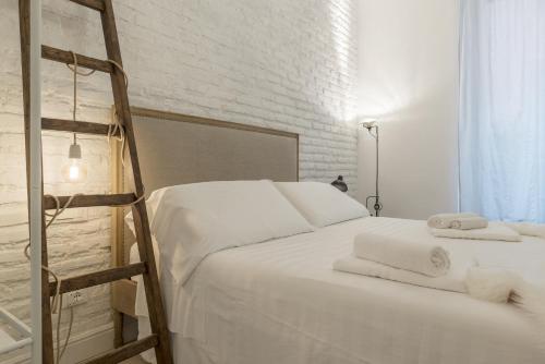 Romantic Vintage Colosseum Suite, Rome (photo 5)