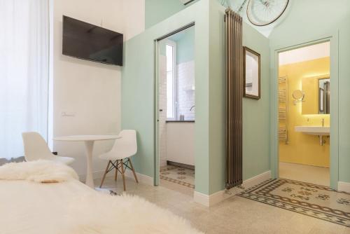 Romantic Vintage Colosseum Suite, Rome (photo 9)