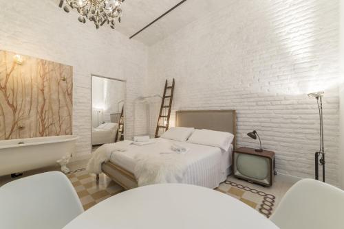 Romantic Vintage Colosseum Suite, Rome (photo 7)